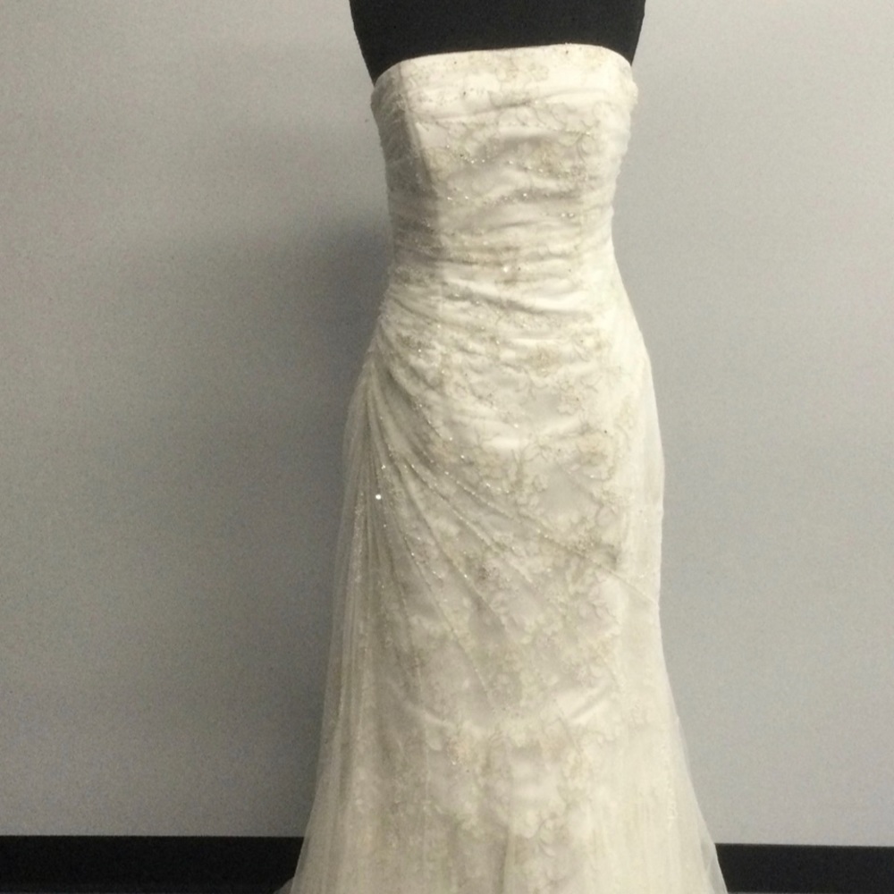 Designer Maggie Sottero Wedding Gown in Size 10 on Sale !!